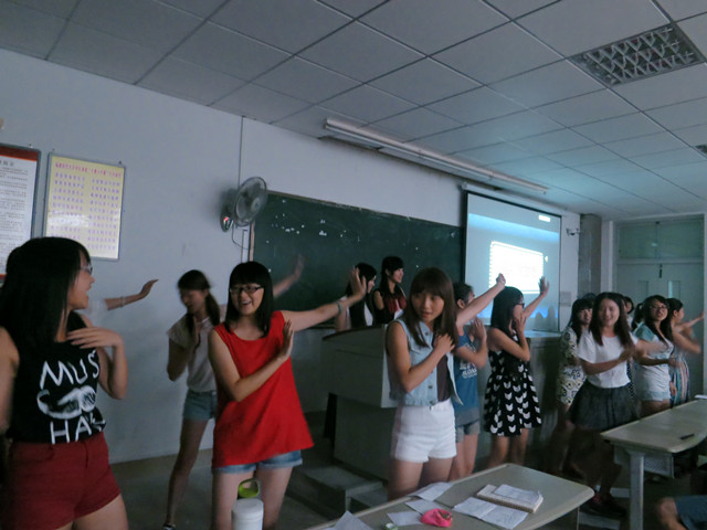 2014级研究生表演舞蹈《小苹果》
